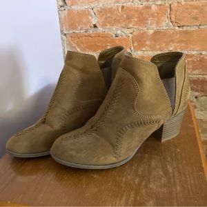 Indigo rd. Suede ankle boots